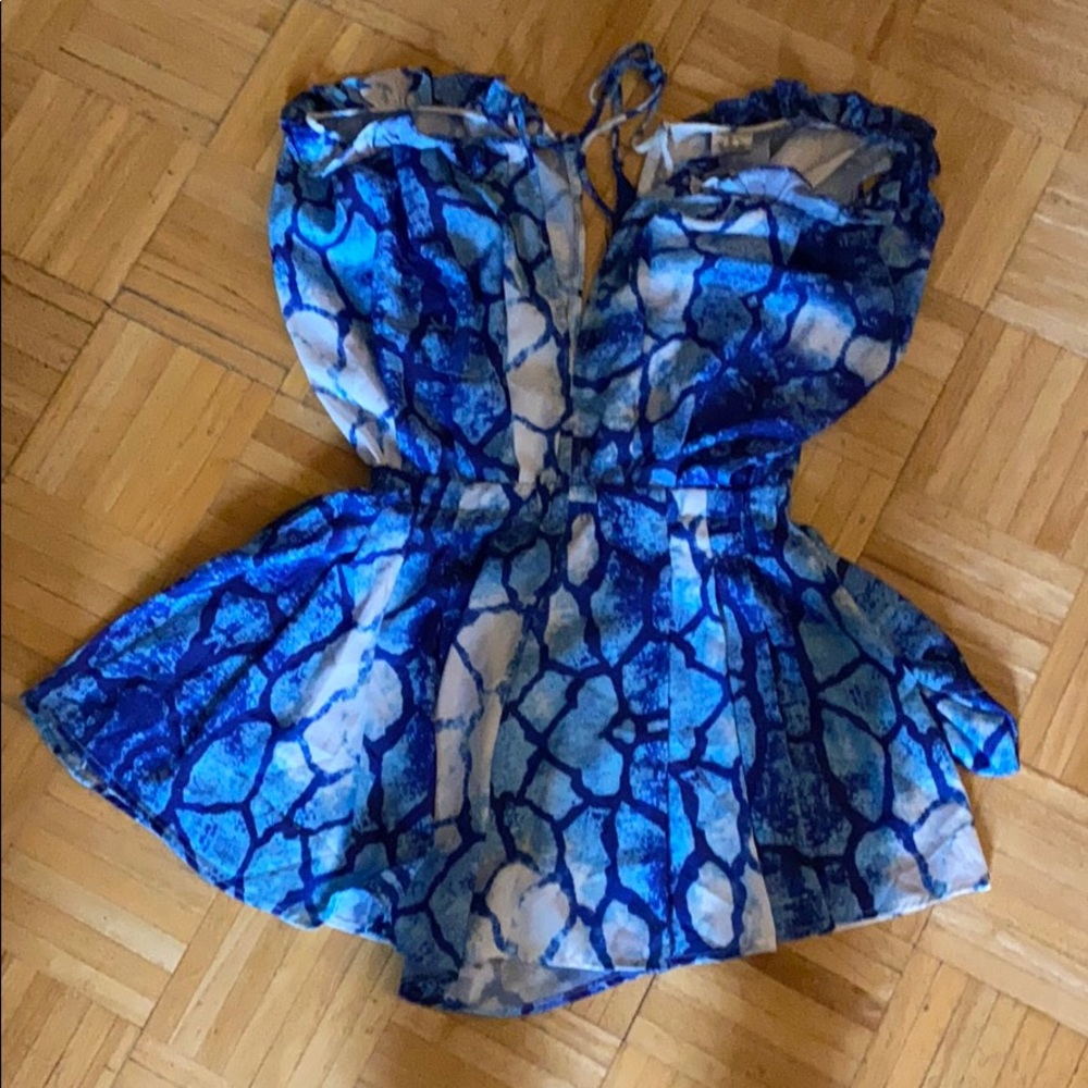 Super cute romper!
